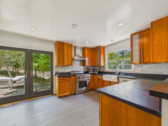 Building Photo - Beautiful serene and private Belmont home