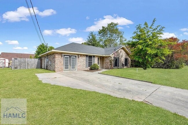 Building Photo - 908 Highland Dr