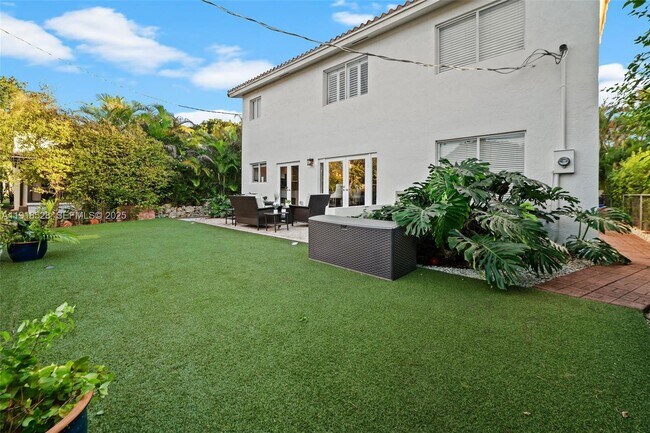 Building Photo - 1211 Algeria Ave