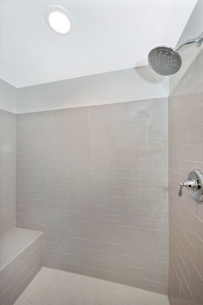 Building Photo - The Enclave At Gambrill View