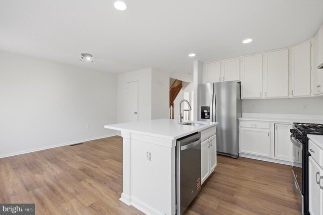 Building Photo - 14666 Seasons Dr