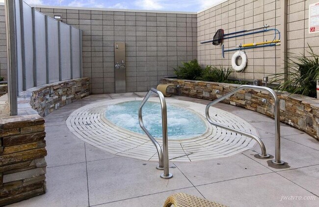 Building Photo - 1160 Mission St