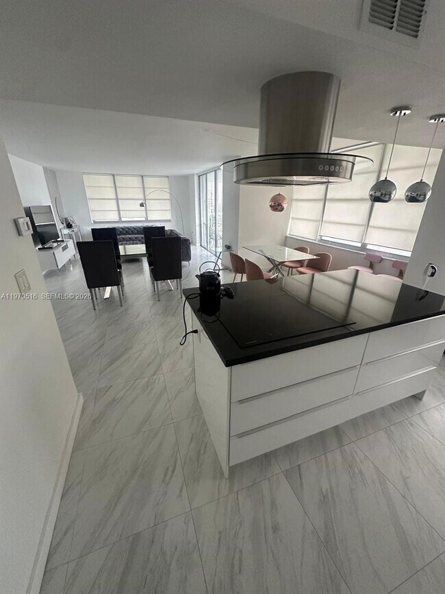 Building Photo - 2801 NE 183rd St