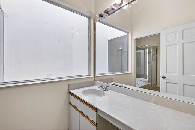 Building Photo - 1,961SF Condo | 3 Bedrooms & 2.5 Bathrooms...