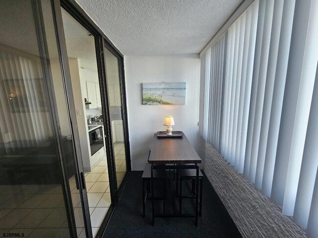 Building Photo - 111 S 16th Ave