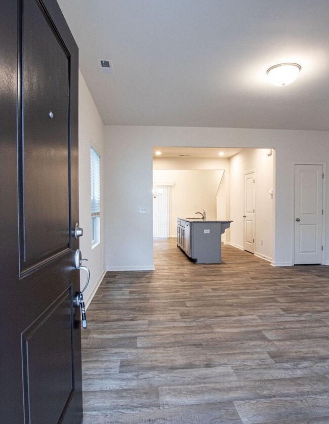 Building Photo - BEAUTIFUL 2 BD Townhome in MIDLAND AVAILAB...