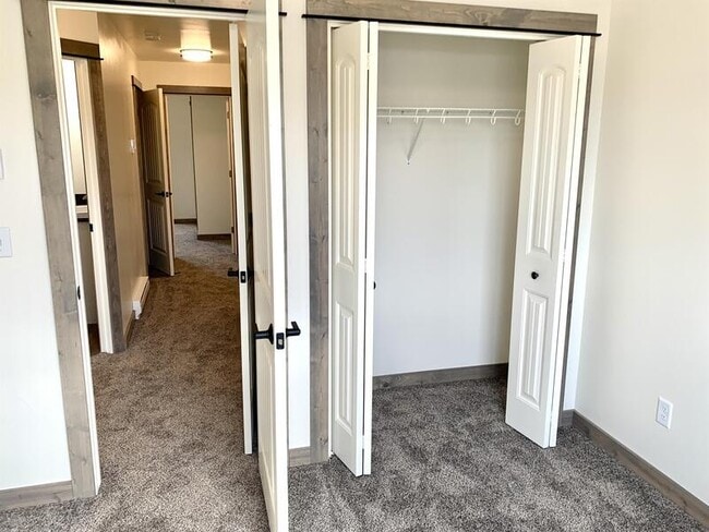 Building Photo - 3355 Blackbird Wy