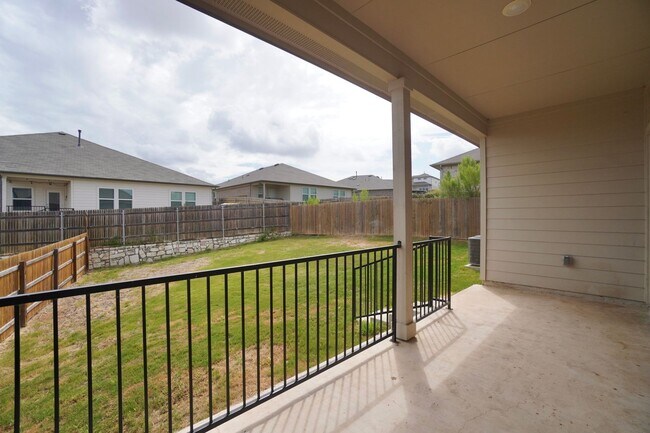 Building Photo - 115 Bethpage Dr