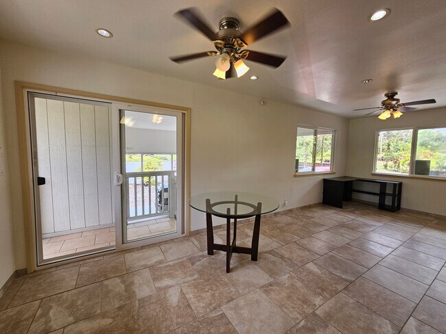 Building Photo - 15-1331-1331 24th Ave