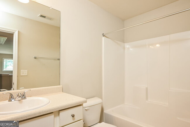 Building Photo - 592 Joneus Dr