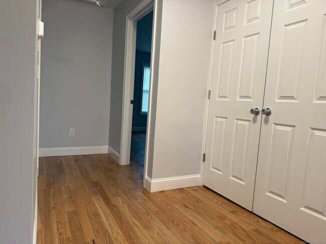 Building Photo - 755 Hart St