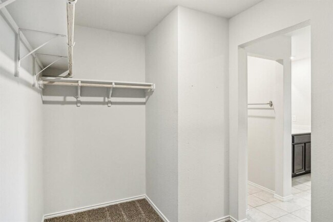 Building Photo - 9701 Kensley Rose Dr