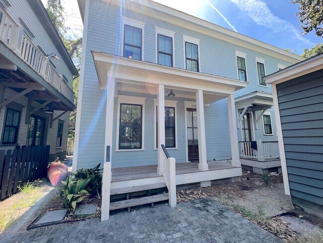 Primary Photo - DIXON PARK | 2 BEDROOM | 2 BATH