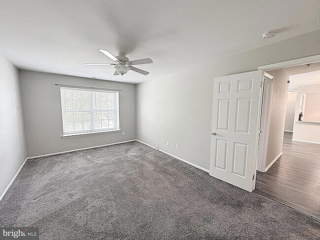 Building Photo - 560 Shetland Ct