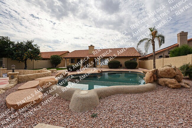 Building Photo - 532 E Stonebridge Dr