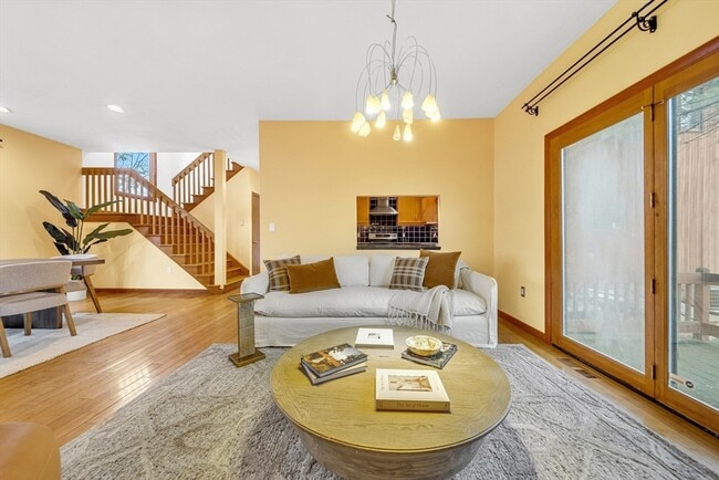 Building Photo - 16 Carthay Cir