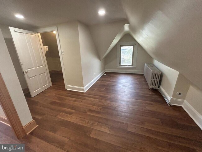 Building Photo - 212 Forrest Ave