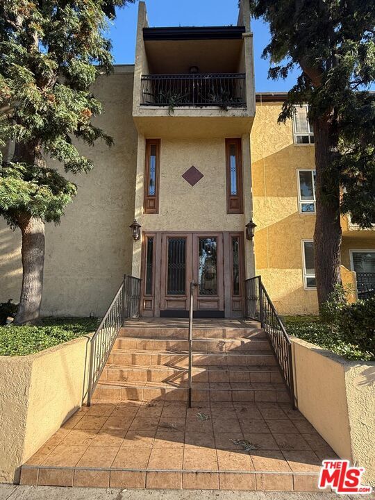 Primary Photo - 5257 Radford Ave