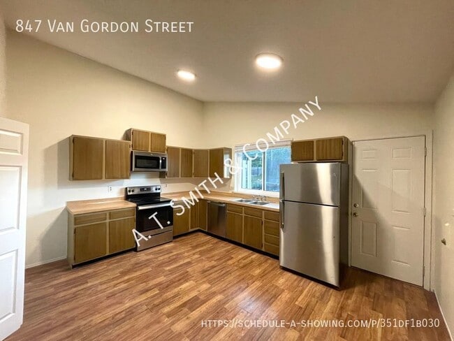 Primary Photo - Clean And Spacious Two Bedroom Duplex With...