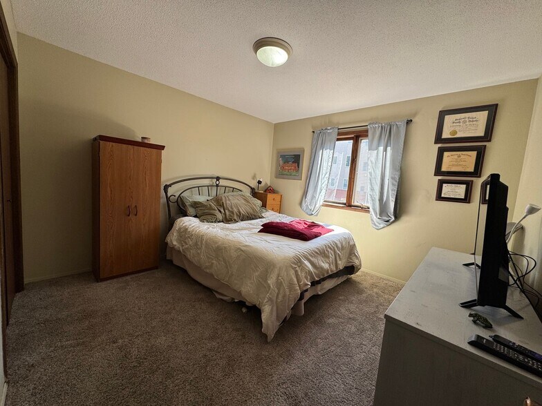 Building Photo - 3712 S Terry Ave