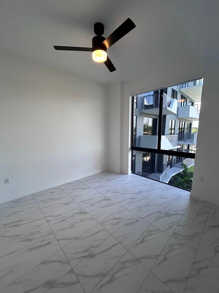 Building Photo - 2303 NE 171st St