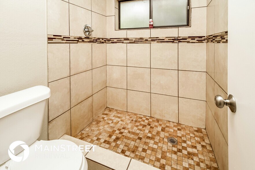 Building Photo - 6138 Ranier Dr