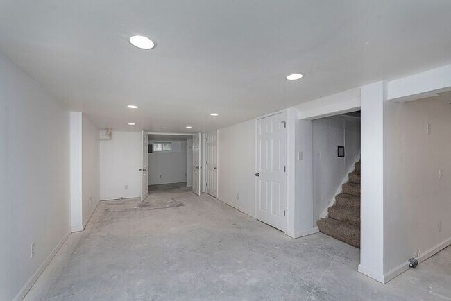 Building Photo - Great Broad Ripple Location With Fenced Backyard!