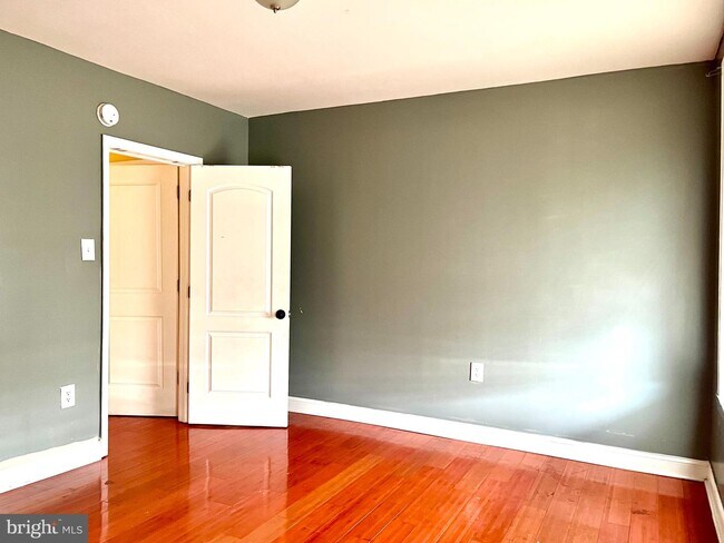 Building Photo - 18 N Ithan St