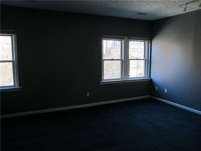Building Photo - 600 S Negley Ave