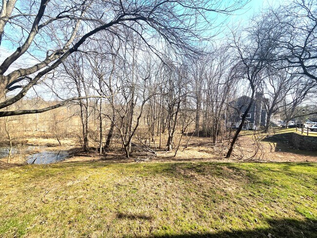 Building Photo - Beautiful 2 BR/2 BA Condo in Ellicott City!