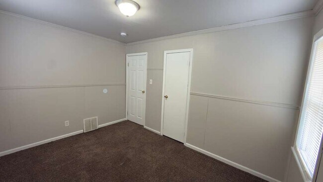 Building Photo - 20122 Manor St