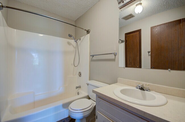 Building Photo - 2224 Oneida St