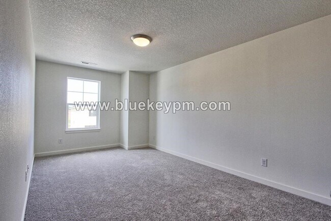 Building Photo - 3 Bed, 2.5 Bath Home in Ridgefield's  McCormick Creek Subdivision