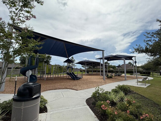 Building Photo - 9427 McDowell Dr