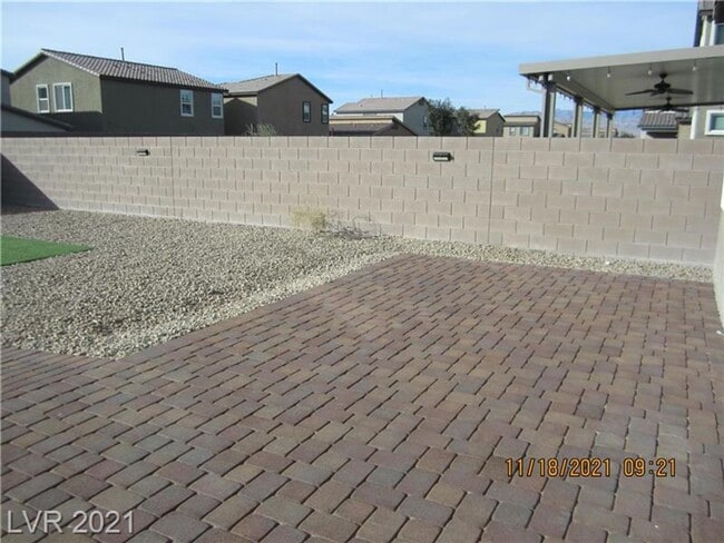 Building Photo - Beautiful 3 Bedrooms/3 Full baths, with bedroom downstairs