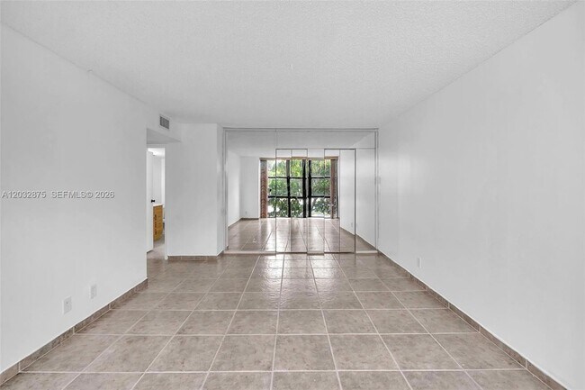 Building Photo - 1000 Parkview Dr