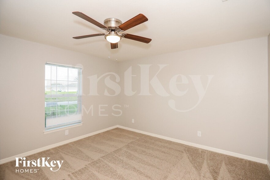 Building Photo - 2616 NW 1st Pl