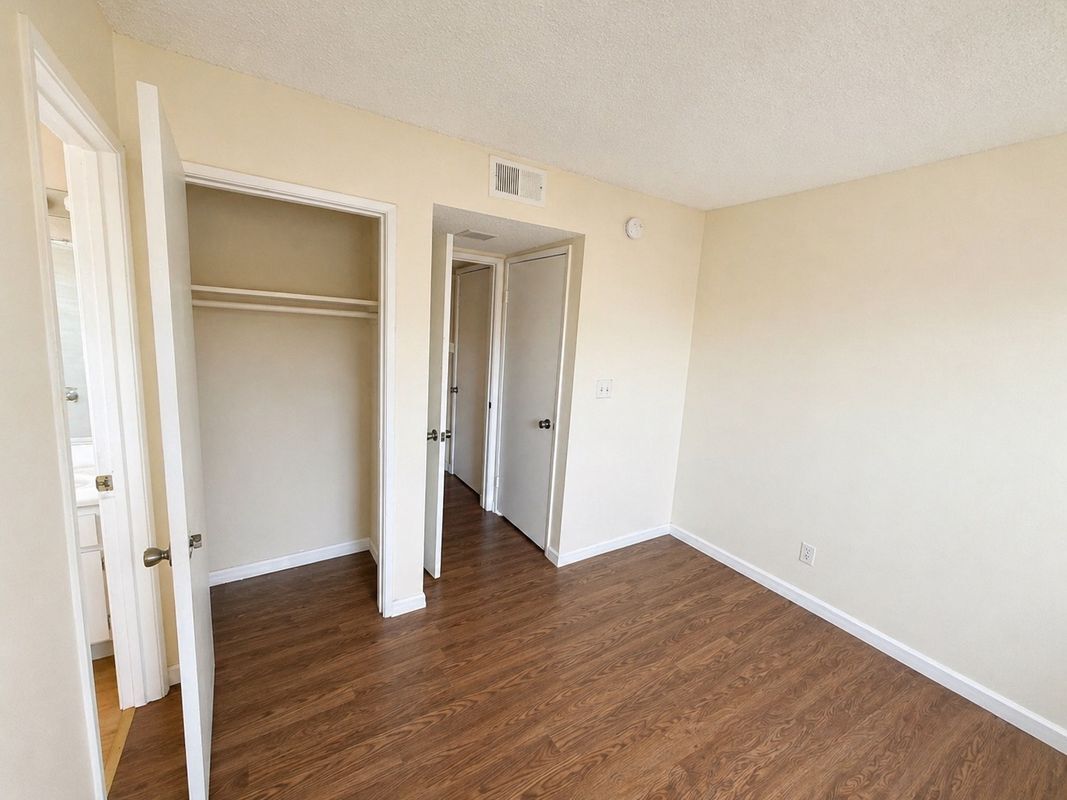 Building Photo - 9131 Burnet Ave