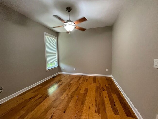 Building Photo - 2871 Royston Dr