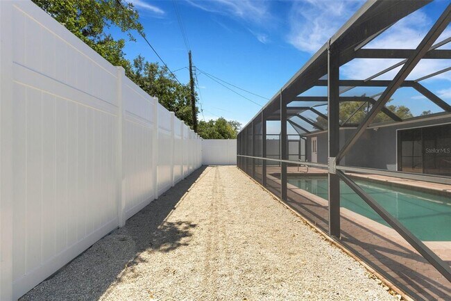 Building Photo - 4645 Hunter Ridge Dr