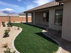 Building Photo - 3952 S Saddleback Rd