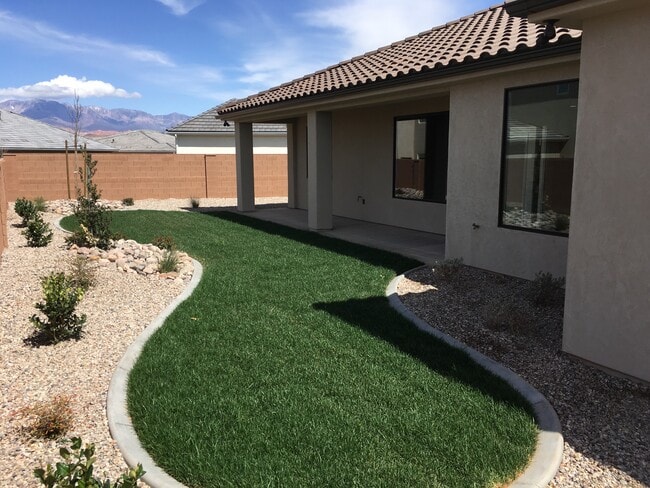 Building Photo - 3952 S Saddleback Rd