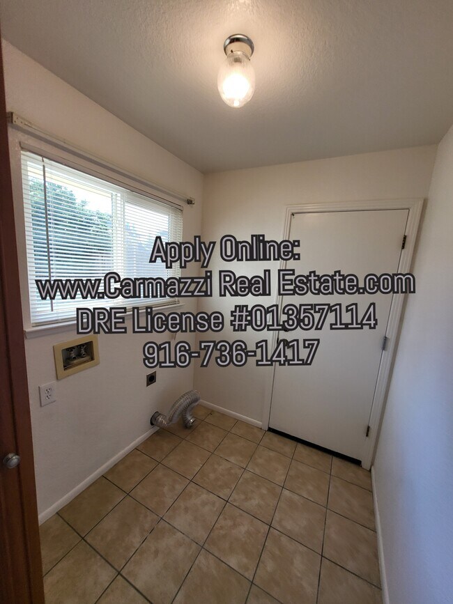Building Photo - 9244 Mapleview Way