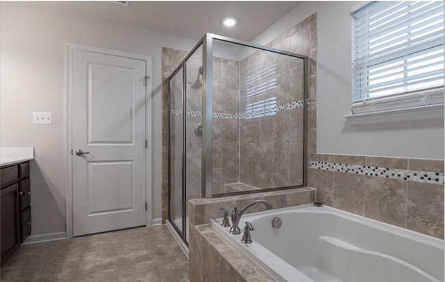 Building Photo - 1113 Long Farm Cir