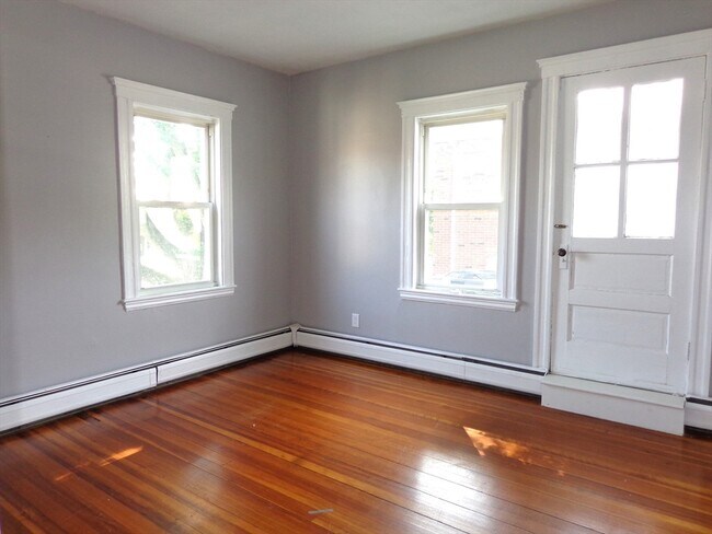Building Photo - 411 Mt Auburn St