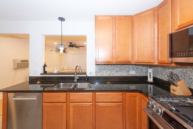 Building Photo - 4030 N Mozart St