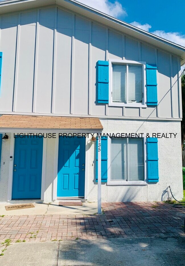 Building Photo - Renovated 2 Bed/1.5 Bath Jax Beach Townhom...