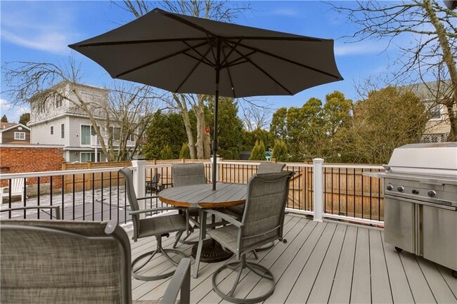 Building Photo - 23 Clinton St