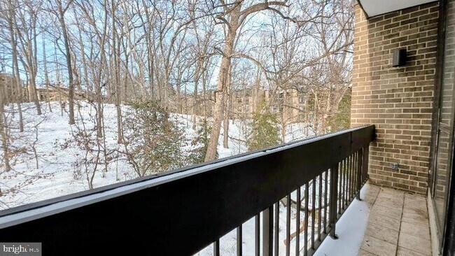 Building Photo - 4960 Sentinel Dr