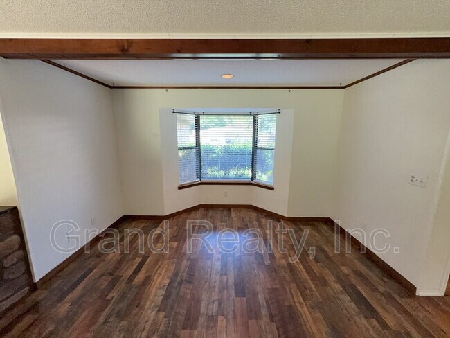 Building Photo - 5621 Lia Dr